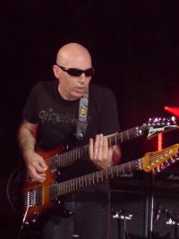 JOE  SATRIANI  ROCKS LONDON 2009 